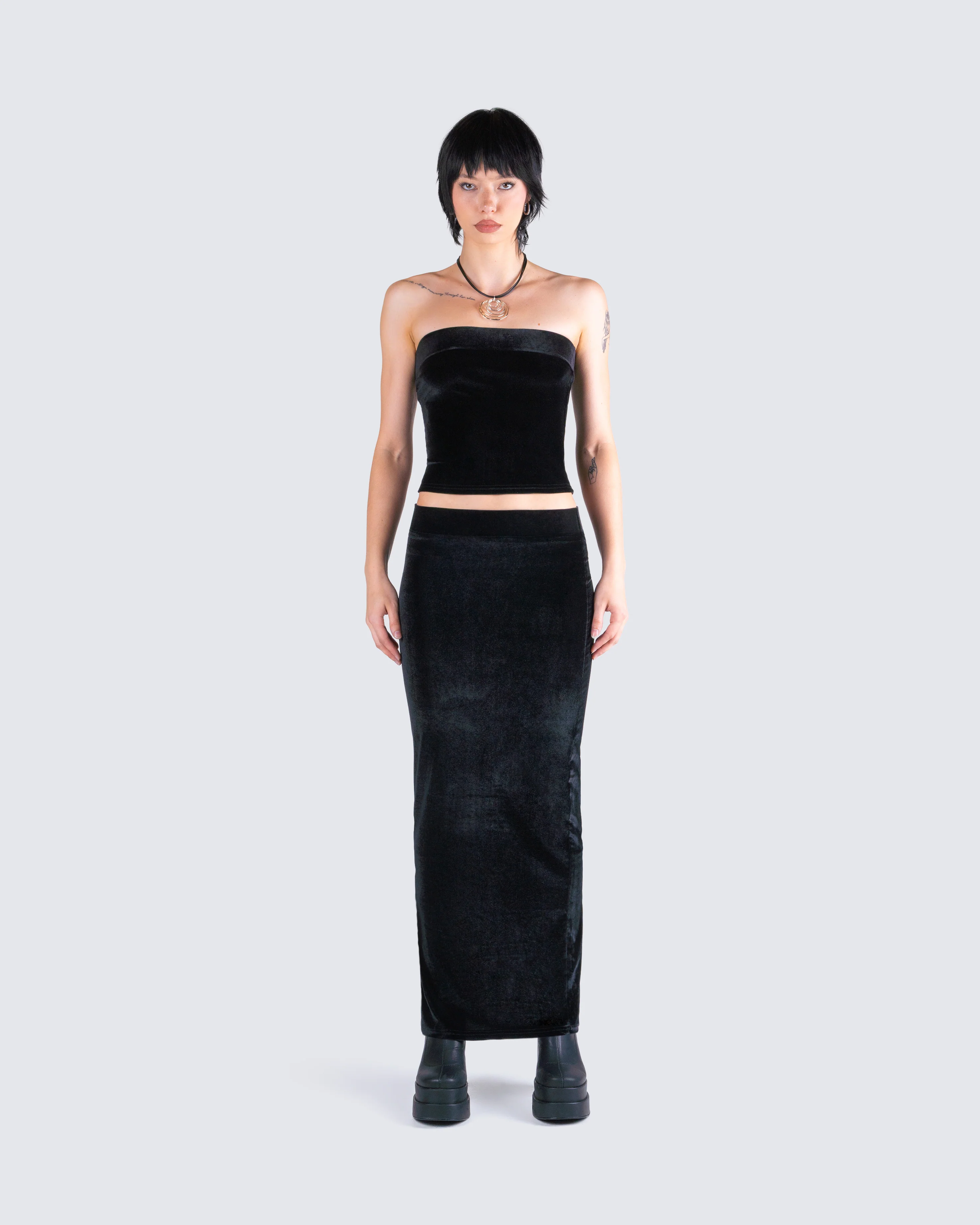 Ayla Black Velvet Set - Image 4