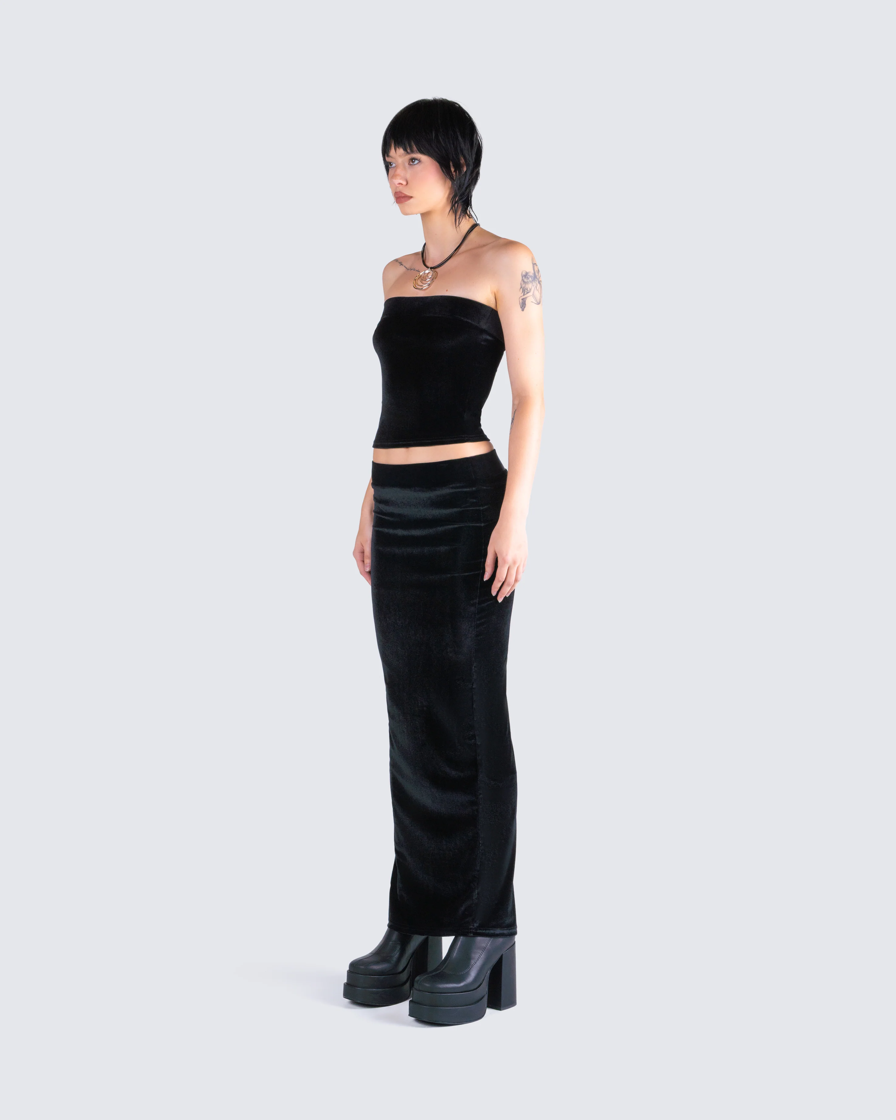 Ayla Black Velvet Set - Image 7