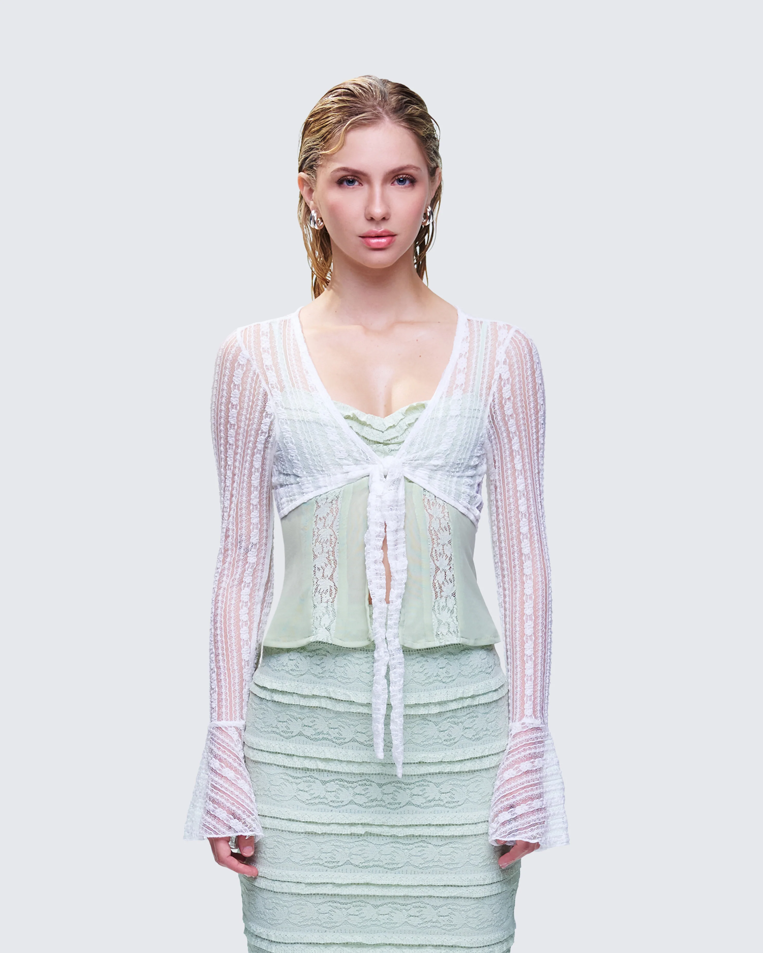 Ursuline White Lace Flare Sleeved Bolero - Image 4