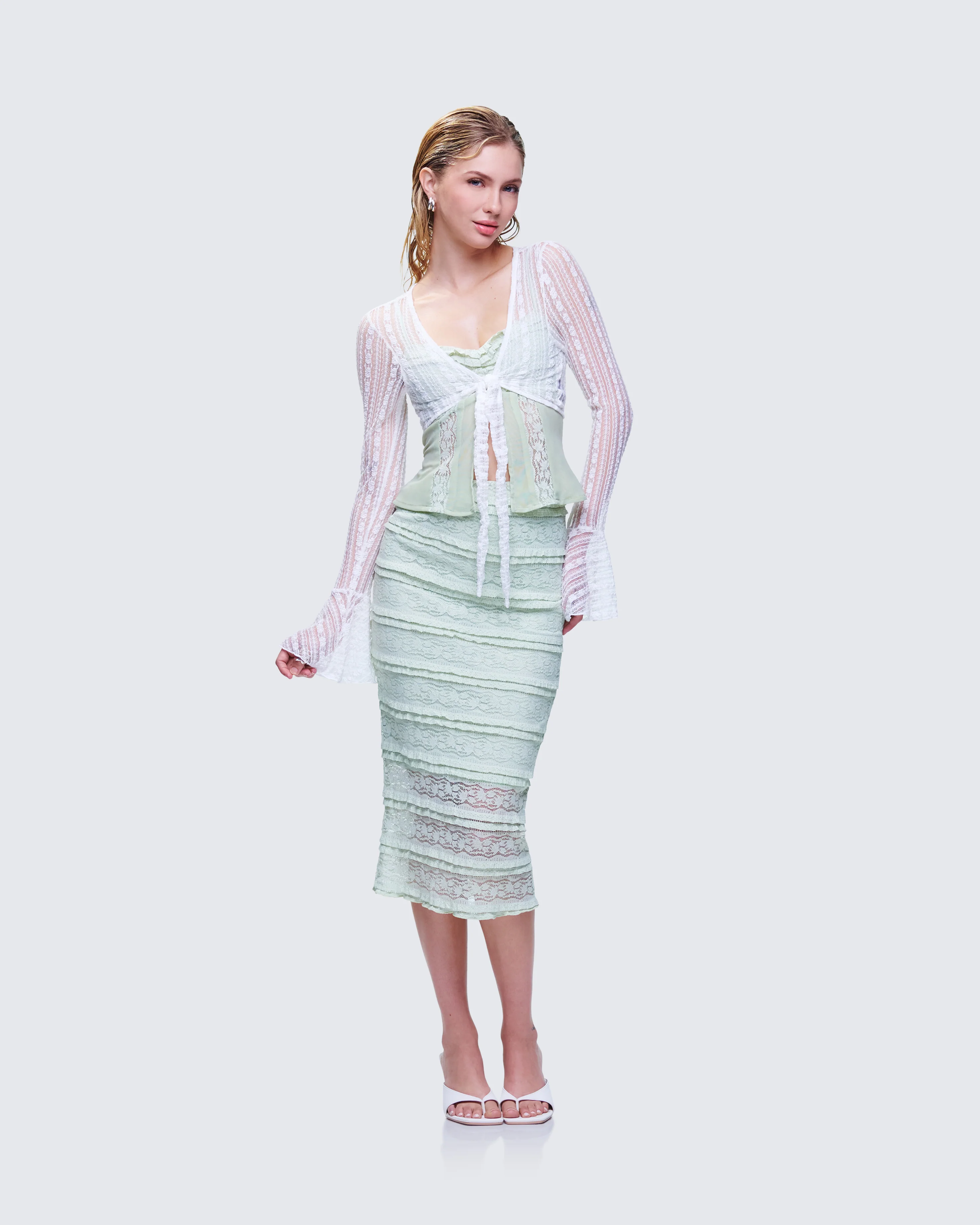 Ursuline White Lace Flare Sleeved Bolero - Image 7