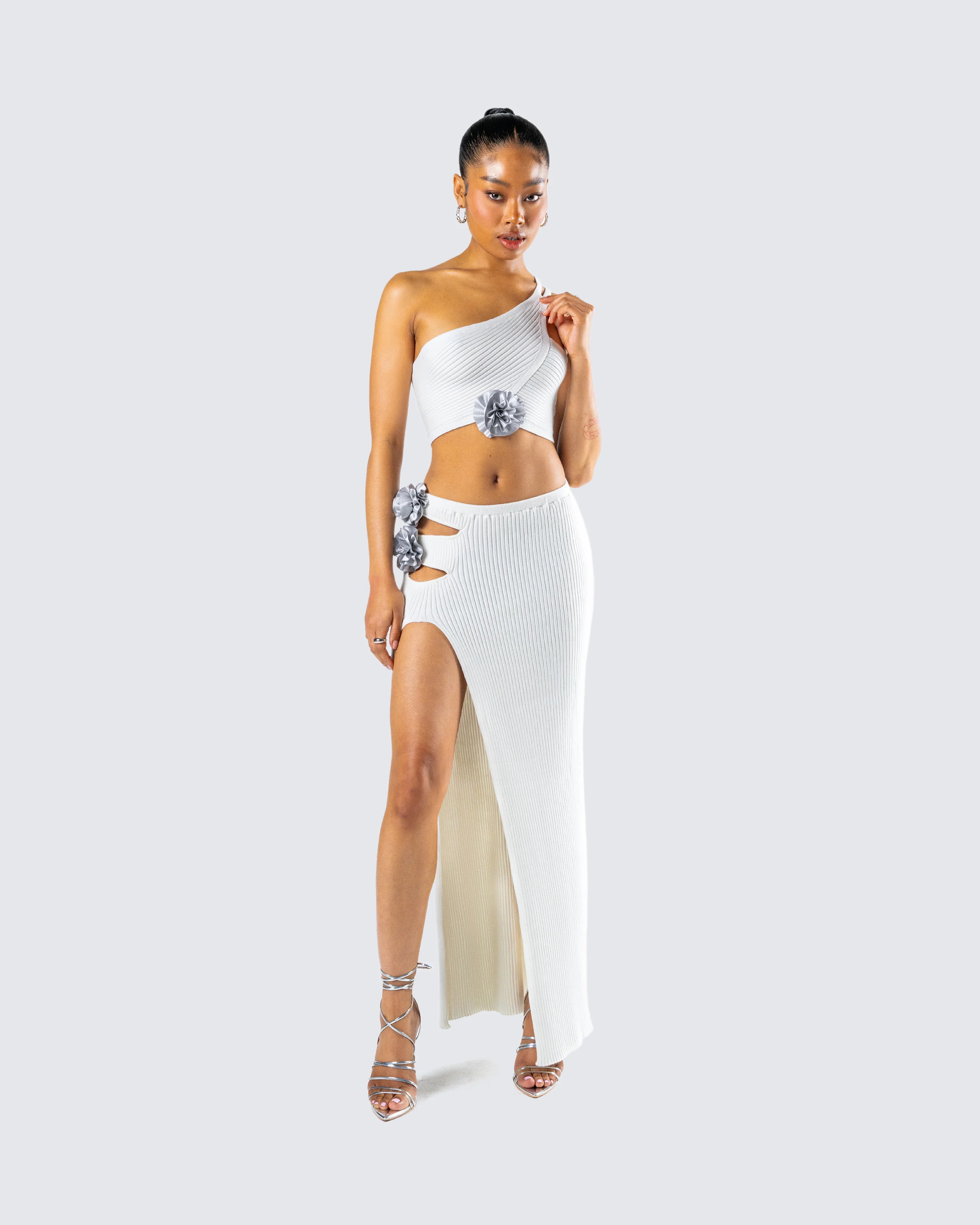 Yuka White Rosette Knit Maxi Skirt - Image 9